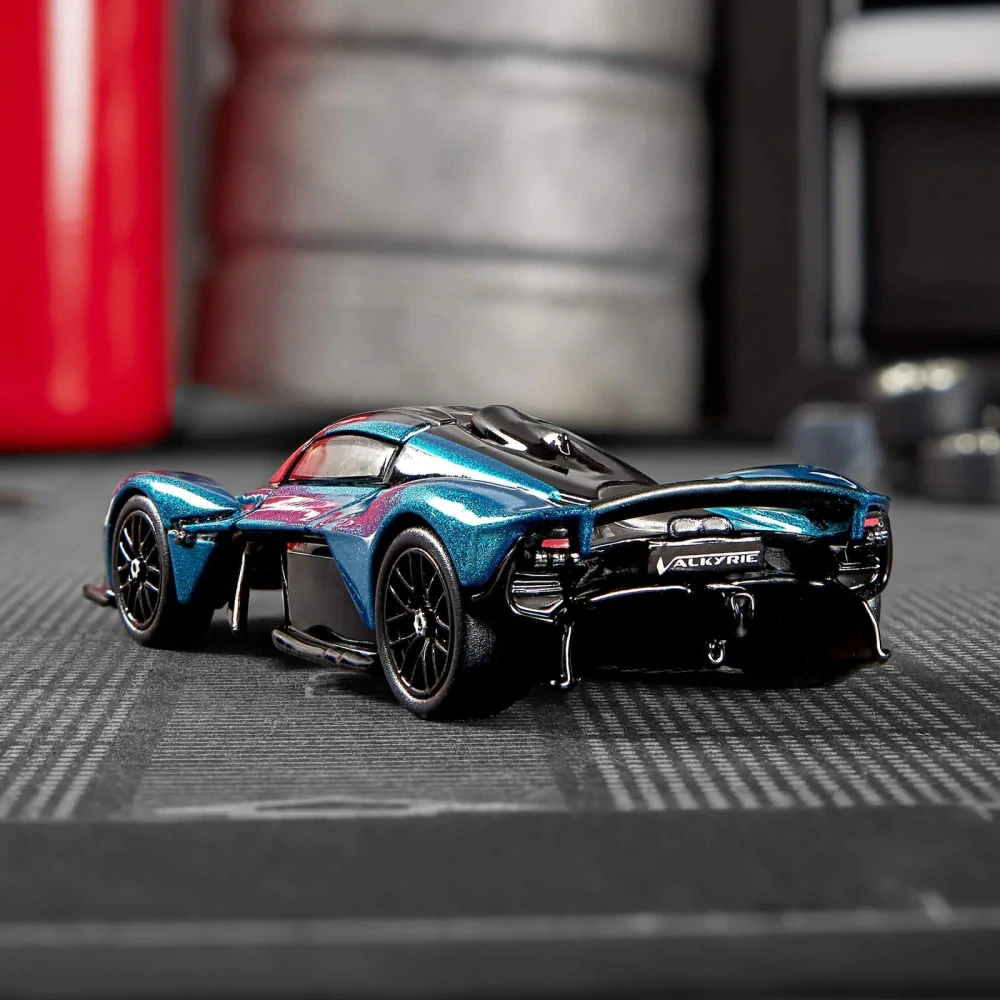 Hot Wheels - Elite 64 Aston Martin Valkyrie - Blue HWR91 - velice výrazně poškozený obal