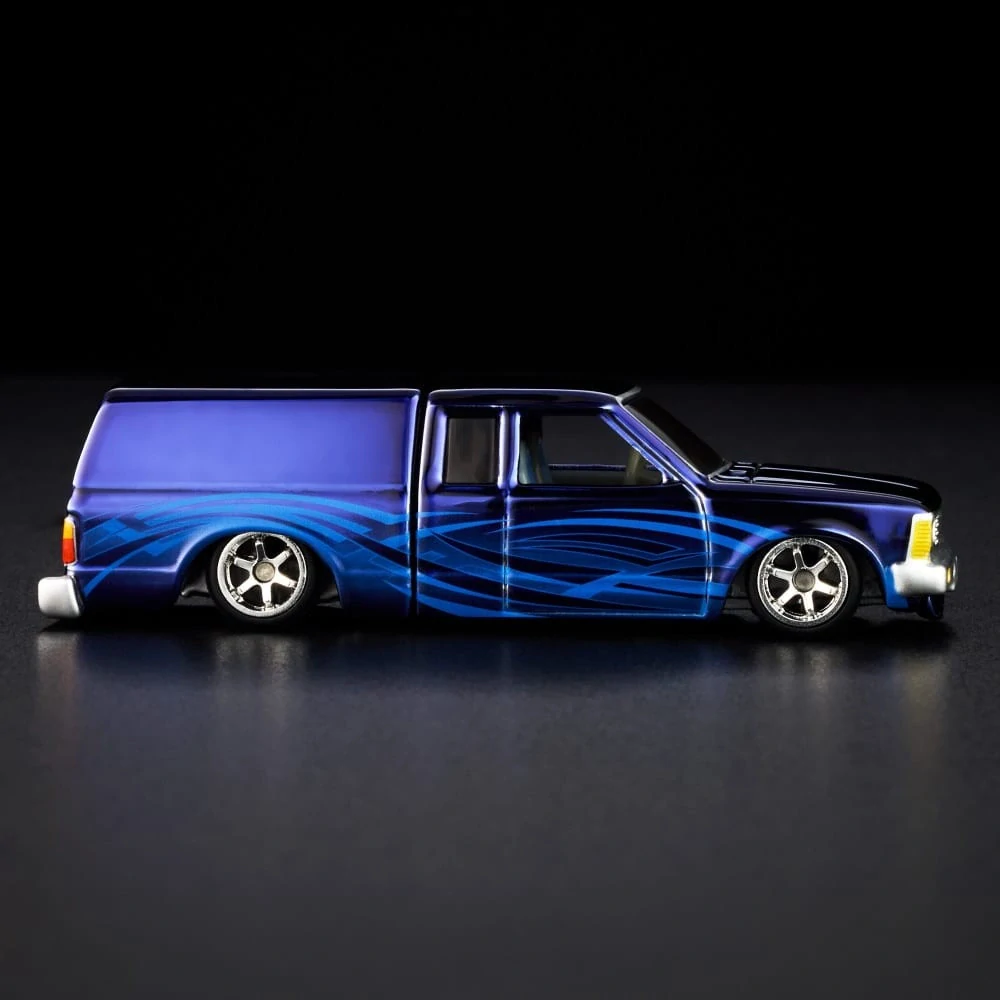 Hot Wheels - RLC Exclusive 1986 Nissan 720 King Cab - Violet JJY64
