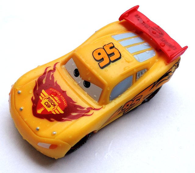 Cars 2 (Auta 2) - Color Changers Lightning McQueen (Blesk) - žlutá-červená - ROZBALENÝ + POŠKOZENÝ