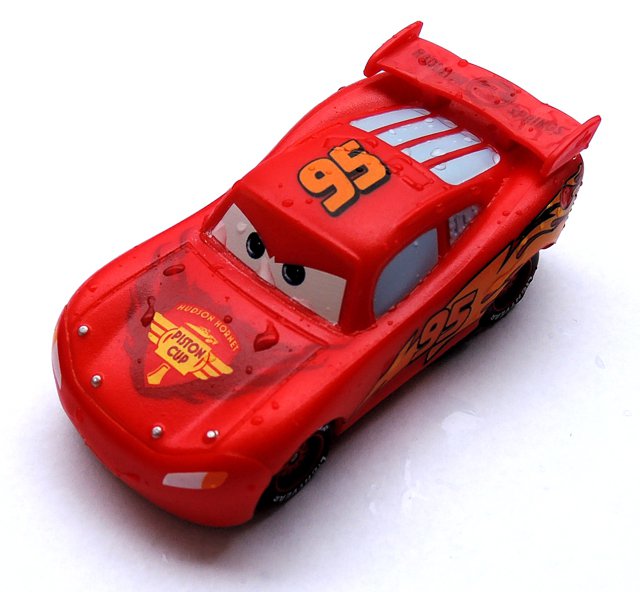 Cars 2 (Auta 2) - Color Changers Lightning McQueen (Blesk) - žlutá-červená - ROZBALENÝ + POŠKOZENÝ