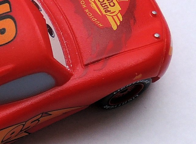 Cars 2 (Auta 2) - Color Changers Lightning McQueen (Blesk) - žlutá-červená - ROZBALENÝ + POŠKOZENÝ
