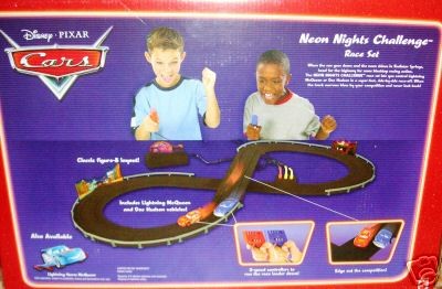 Cars - Noční neonová závodní dráha