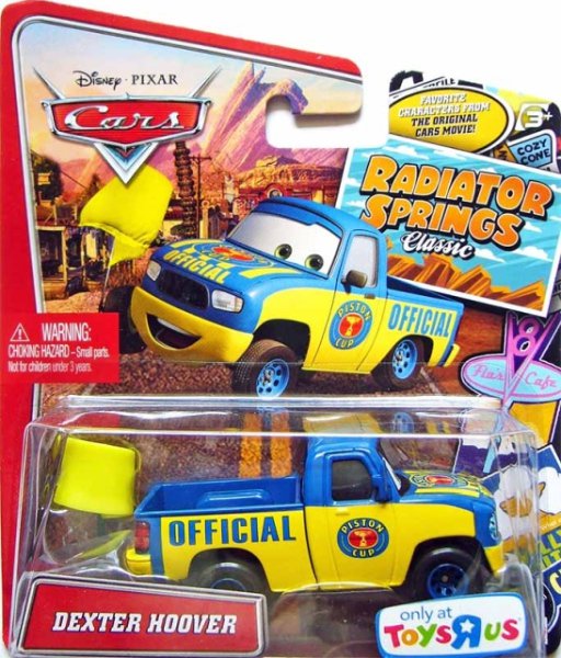 Cars (Auta) - Dexter Hoover (se žlutým praporkem) - Radiator Springs