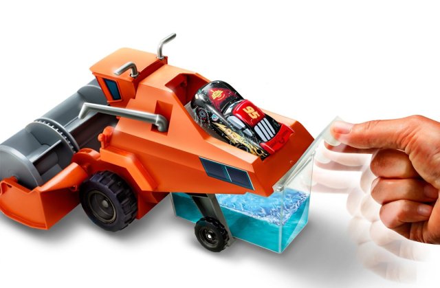 Cars 2 (Auta 2) - Color Changers Chase & Change Frank + Lightning McQueen (Blesk)