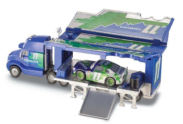 Cars 3 (Auta 3) - Chip Gearings´s Hauler (délka cca 23 cm)