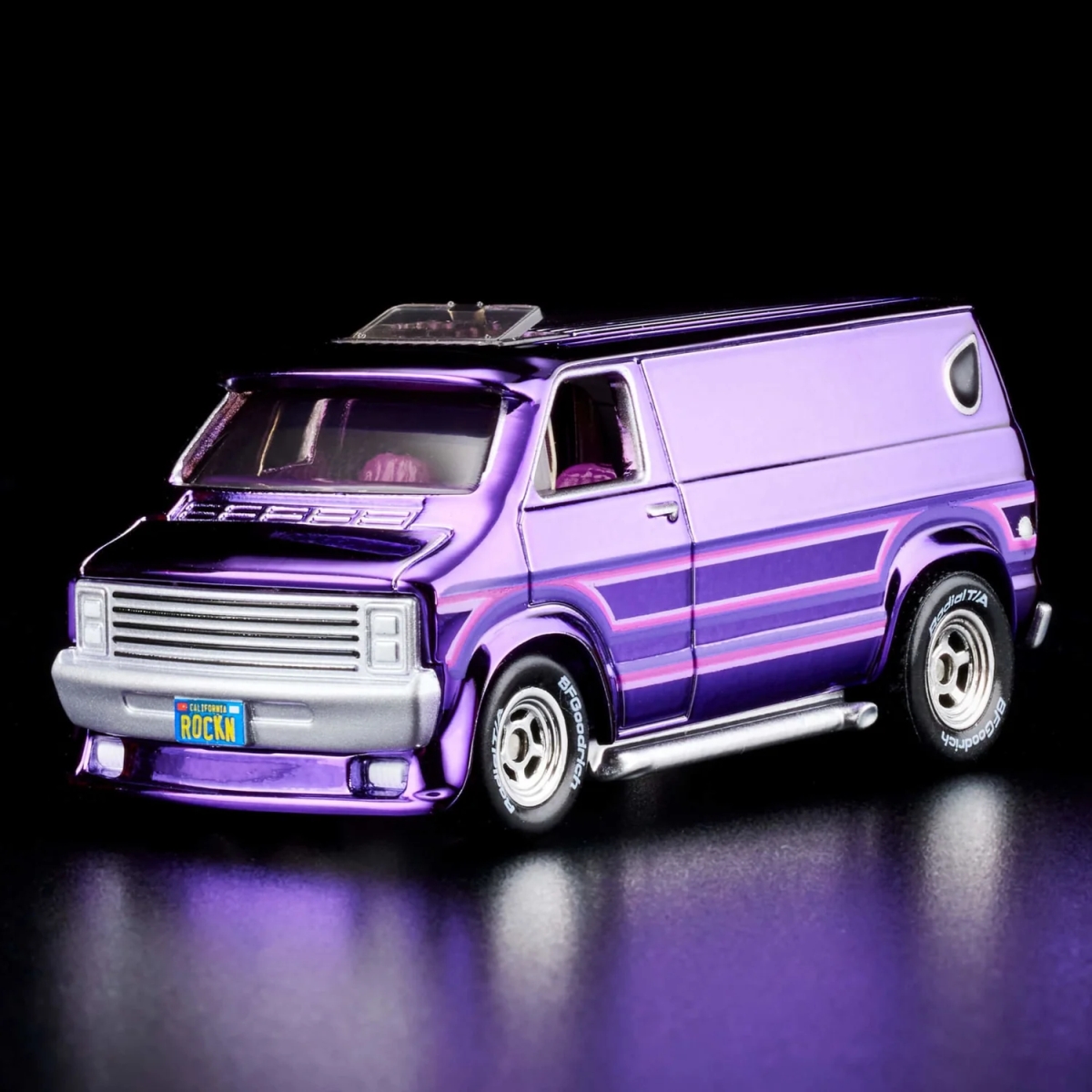 Hot Wheels - RLC Exclusive ‘70s Dodge Tradesman Van - Dark purple