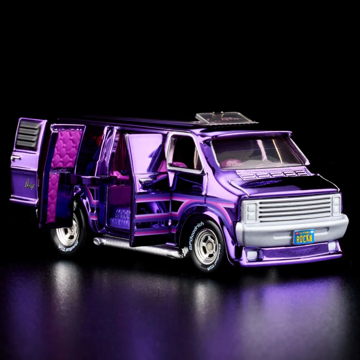 Hot Wheels - RLC Exclusive ‘70s Dodge Tradesman Van - Dark purple