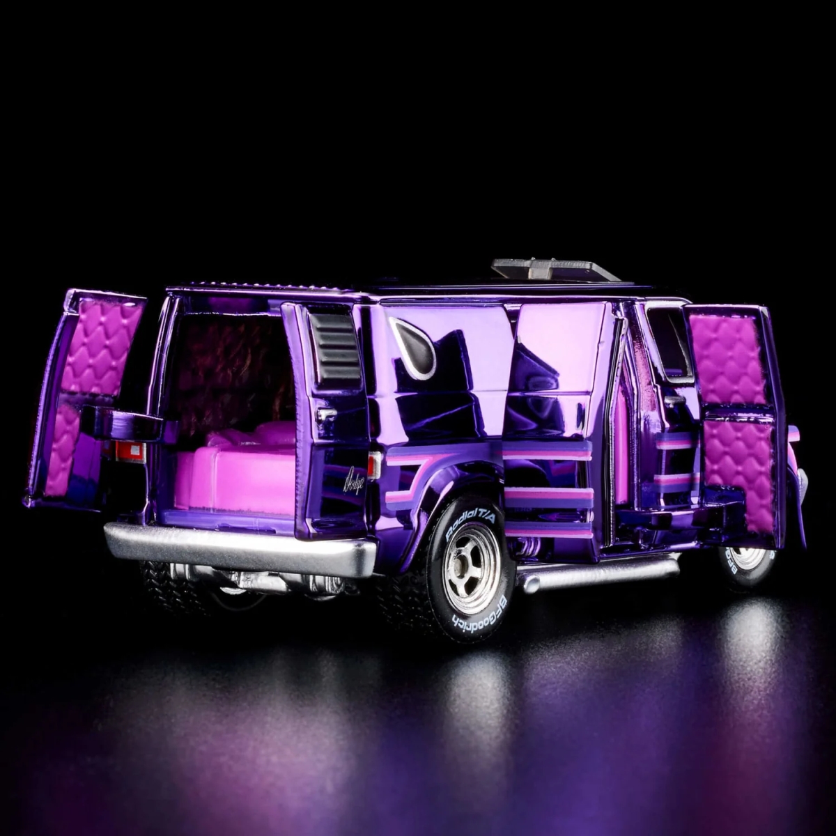 Hot Wheels - RLC Exclusive ‘70s Dodge Tradesman Van - Dark purple
