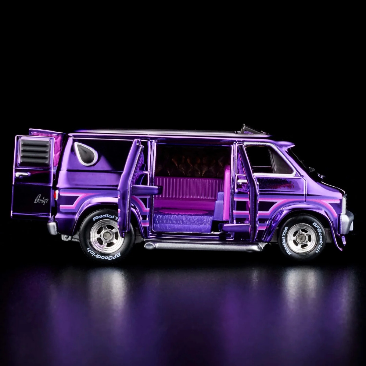 Hot Wheels - RLC Exclusive ‘70s Dodge Tradesman Van - Dark purple