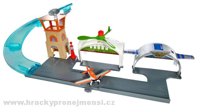Disney Planes (Letadla) letiště Propwash Junction + Dusty Crophopper (Prášek)