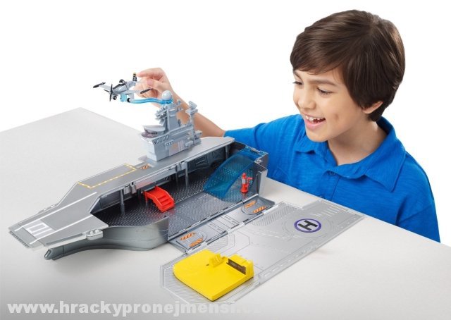 Planes (Letadla) - Aircraft Carrier Playset + Jolly Wrenches Dusty Crophopper - POŠKOZENÝ OBAL