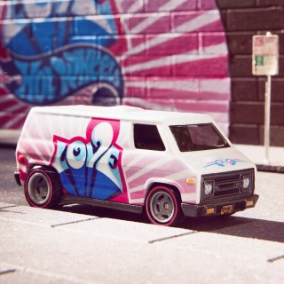Hot Wheels - Cey Adams “LOVE” 70’s Van HNY48