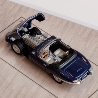 Hot Wheels x MoMA Jaguar E-Type Roadster - Blue JGL49